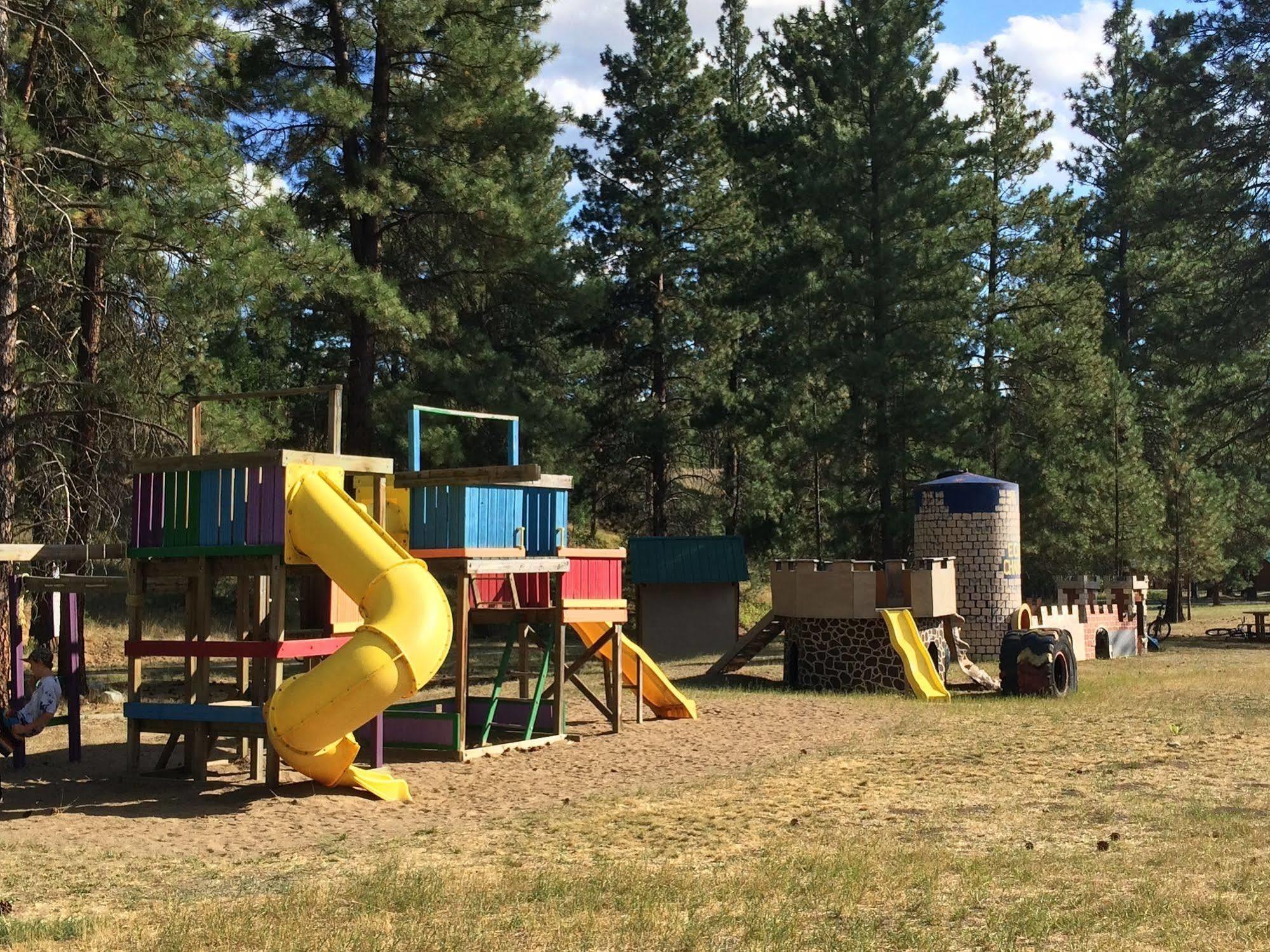 Rainbow Lake Castle Resort Princeton Exterior foto